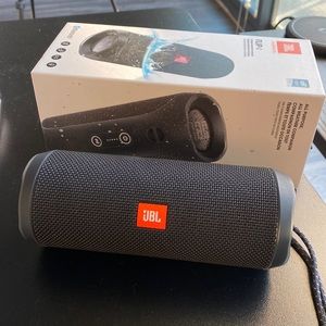 JBL Flip 4 Bluetooth Speaker